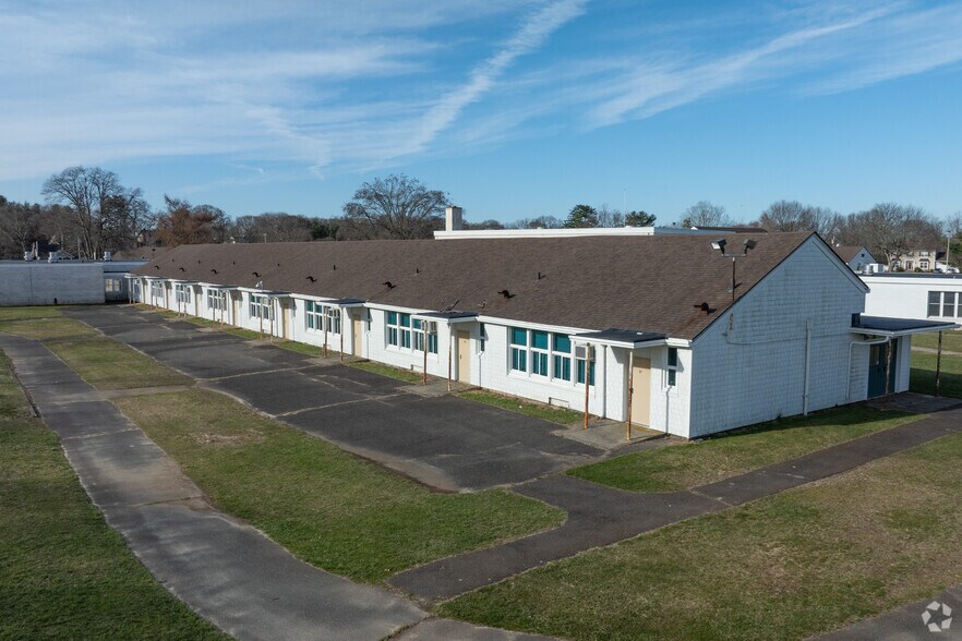 More Photos Of 65 Gatelot Ave, Ronkonkoma Schools For Sale