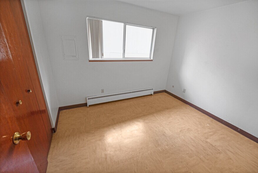 More Photos Of 1910 SE Stark St, Portland Apartments For Sale