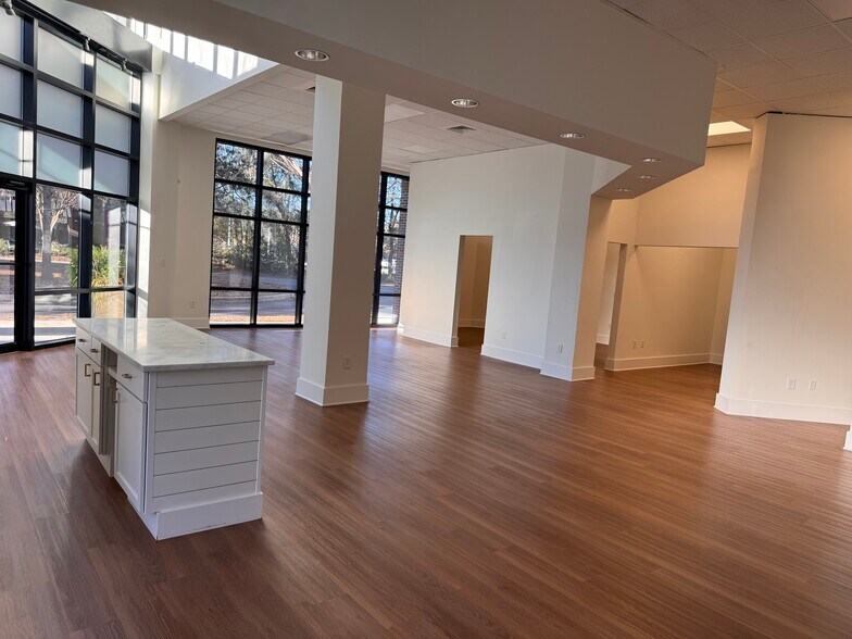 More Photos Of 1952 Long Grove Dr, Mount Pleasant Storefront Retail Office For Lease