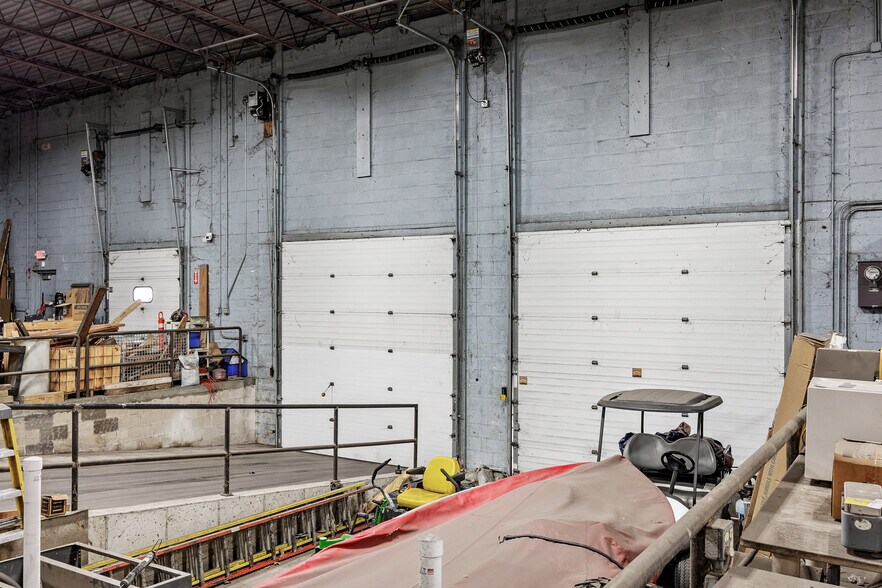 More Photos Of 2860 Industrial Park Rd, Iowa City Warehouse For Sale