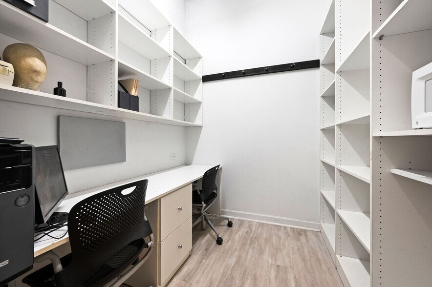 More Photos Of 1751 W Division St, Chicago Storefront Retail Residential For Lease