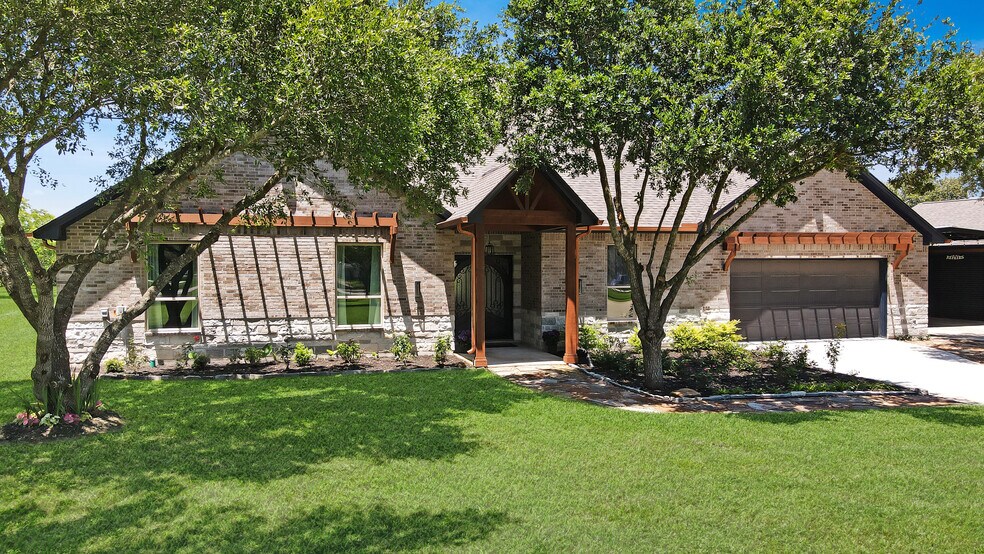 More Photos Of 10511 W Hidden Lake Ln, Richmond Specialty For Sale