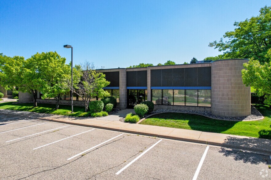 Primary Photo Of 401-429 W Travelers Trl, Burnsville Research And Development For Lease