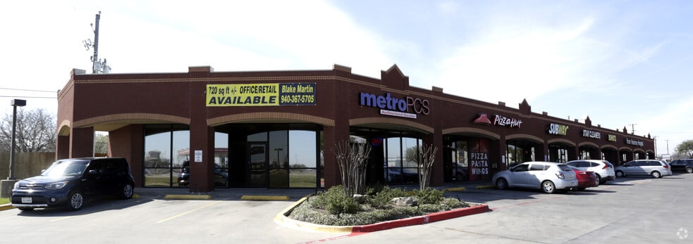 More Photos Of 900 E McCart St, Krum Unknown For Lease