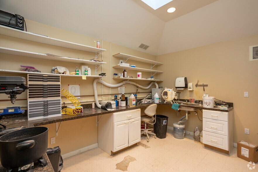 More Photos Of 169 Middle St, Bristol Medical For Sale