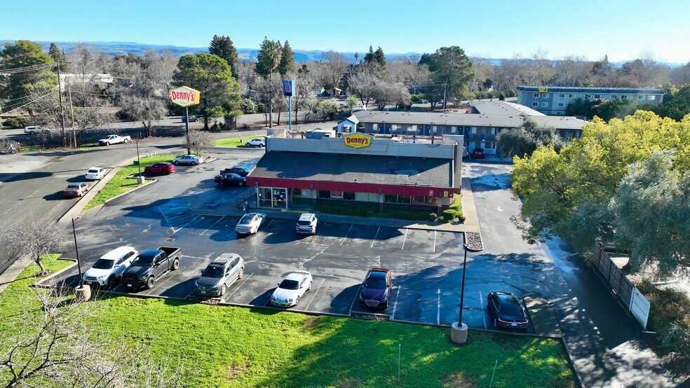 More Photos Of 675 Manzanita Ct, Chico Restaurant For Sale