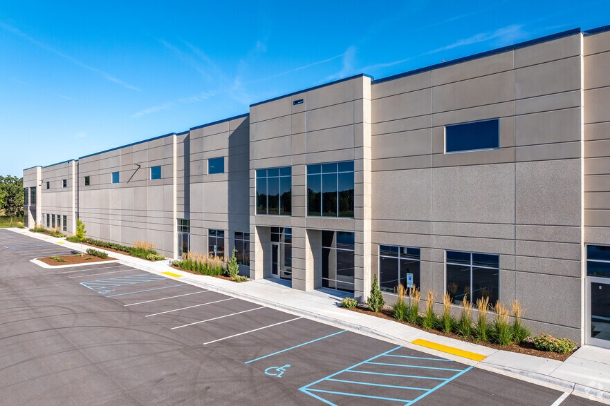 More Photos Of N53W25374 Highlands Court, Sussex Distribution For Lease