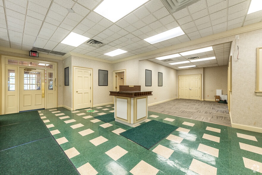 More Photos Of 1903 Hubbard Rd, Madison Office For Sale