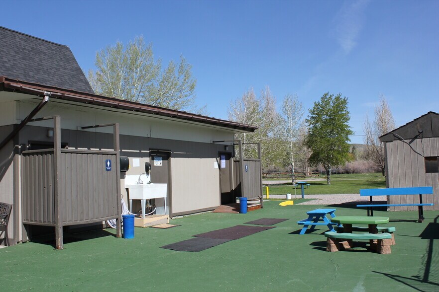 More Photos Of 735 W Park St, Dillon Trailer Camper Park For Sale