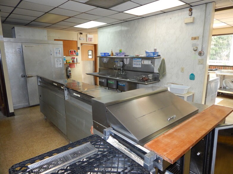 More Photos Of 1910 E National Pike, Scenery Hill Storefront Retail Office For Lease