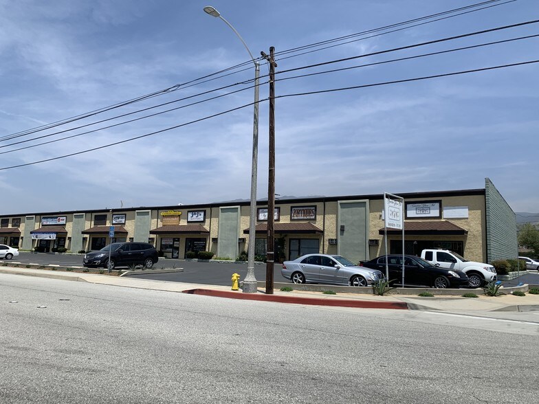 More Photos Of 1001-1025 W Foothill Blvd, Azusa Warehouse For Lease
