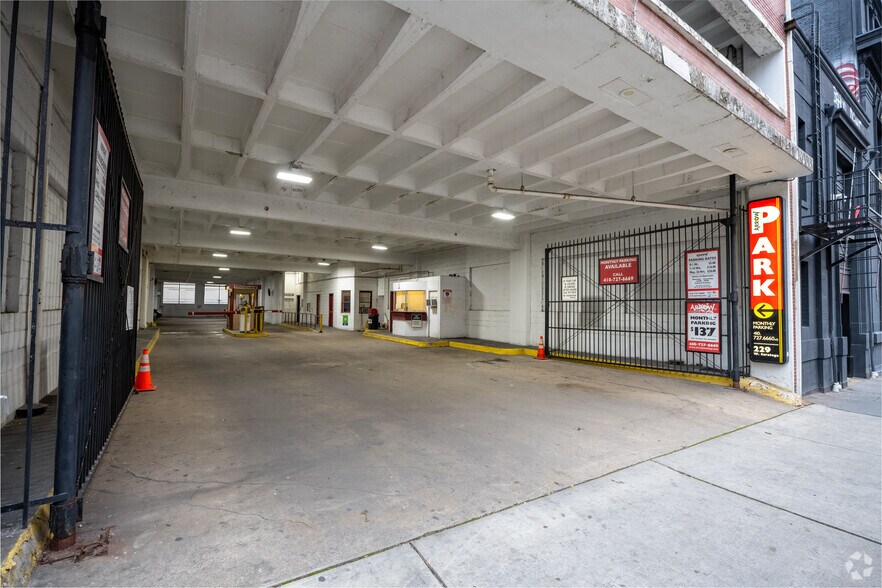 More Photos Of 229 W Saratoga St, Baltimore Parking Garage For Sale