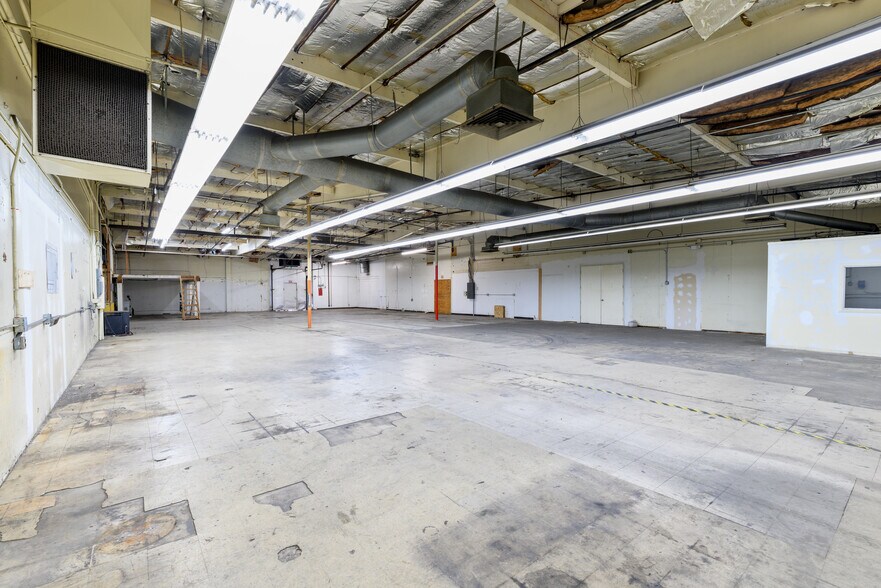 More Photos Of 9030 Winnetka Ave, Northridge Industrial For Lease