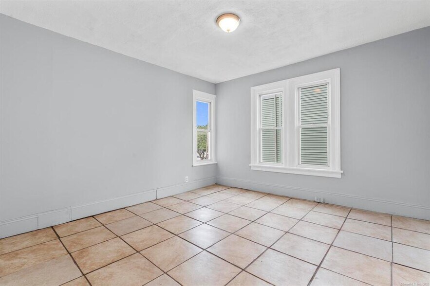 More Photos Of 39 Jane St, Bridgeport Apartments For Sale