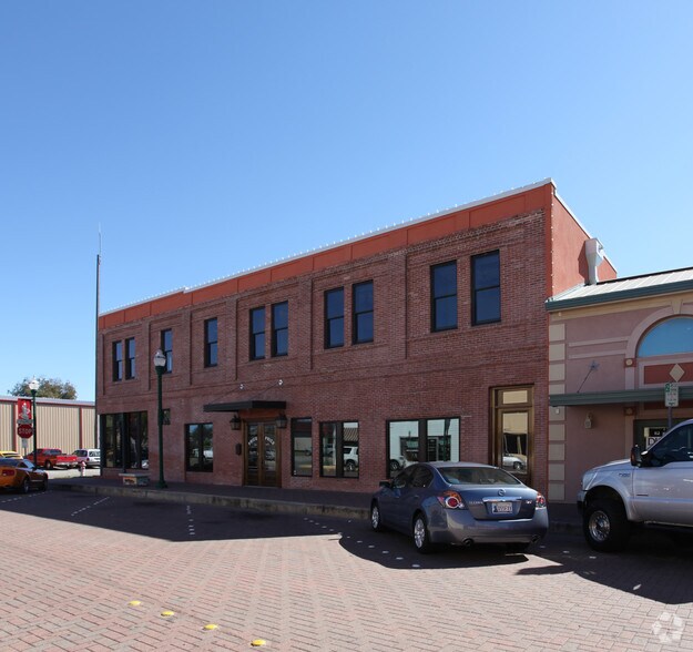 More Photos Of 101 Simonton St, Conroe Loft Creative Space For Lease