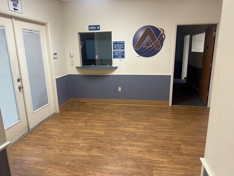 More Photos Of 4611 NW 53rd Ave, Gainesville Medical For Sale