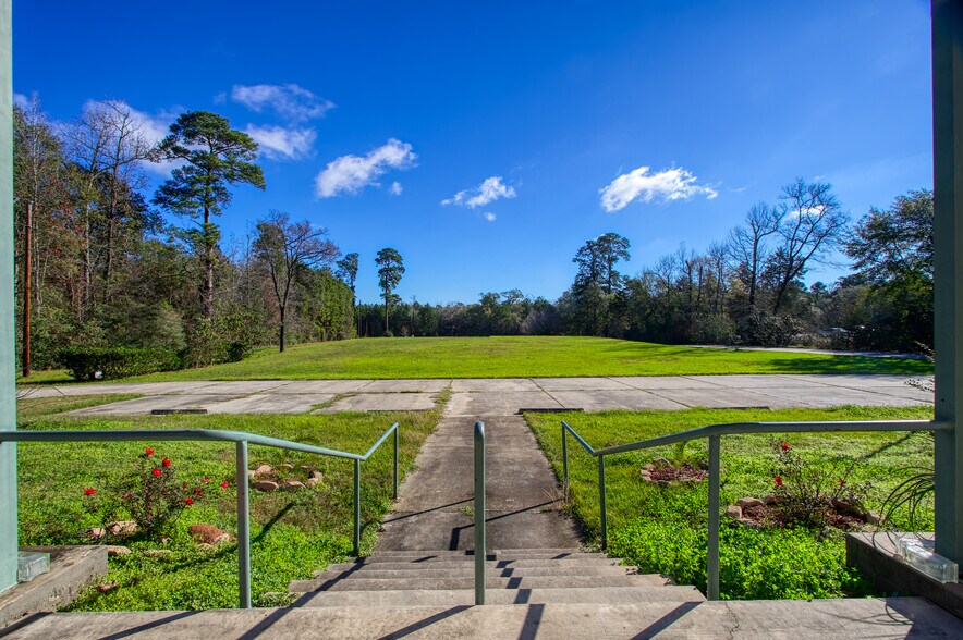 More Photos Of 464 McCaleb, Montgomery Specialty For Sale