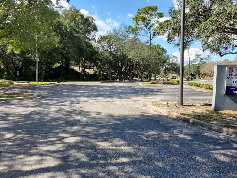 More Photos Of 113 W Chapman Rd, Oviedo Office For Lease