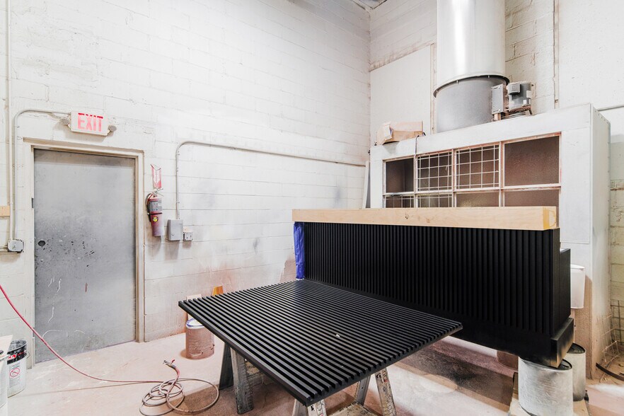 More Photos Of 1819 Gilford Ave, New Hyde Park Warehouse For Lease