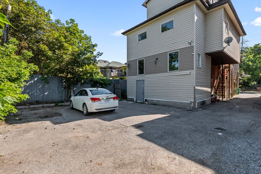 More Photos Of 541 Aylmer St N, Peterborough Apartments For Sale