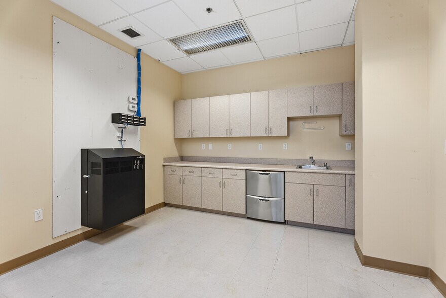 More Photos Of 33302 Valle Rd, San Juan Capistrano Office For Sale