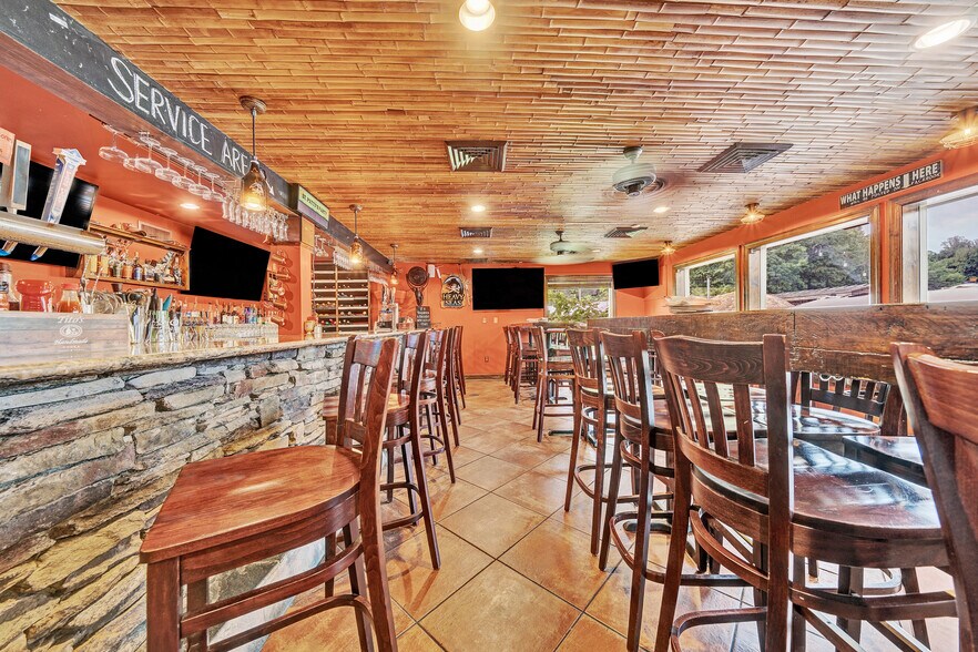 More Photos Of 1041 Harbour Inn Ln, Moneta Restaurant For Sale