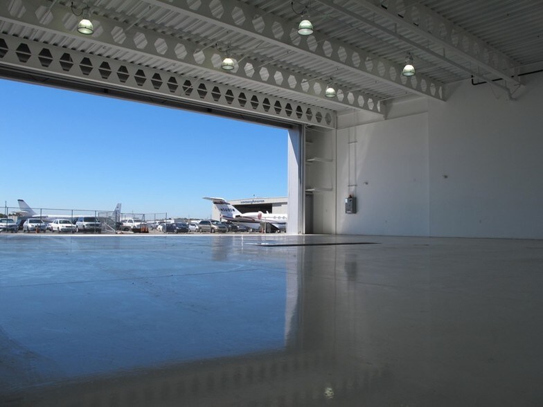 More Photos Of 2100 Palomar Airport Rd, Carlsbad Airplane Hangar For Sale