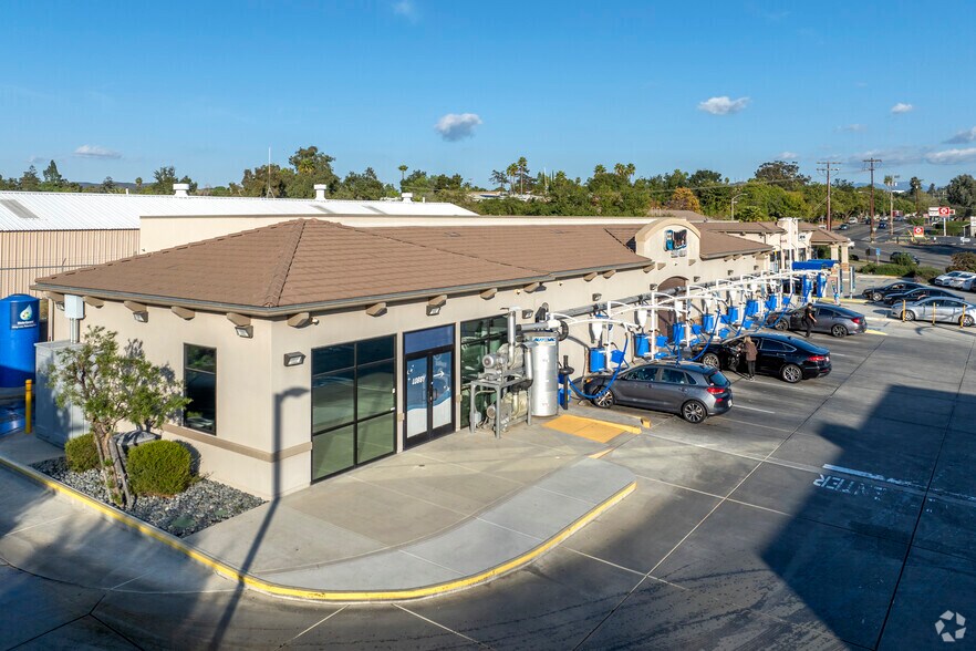 More Photos Of 936 E Mission Rd, Fallbrook Freestanding For Lease