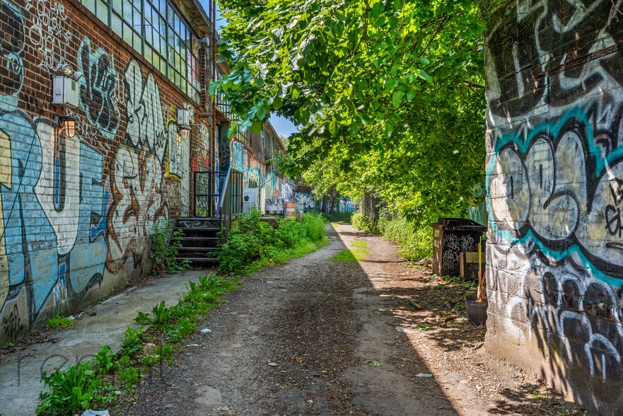 More Photos Of 5606 Cooper Ave, Glendale Warehouse For Lease