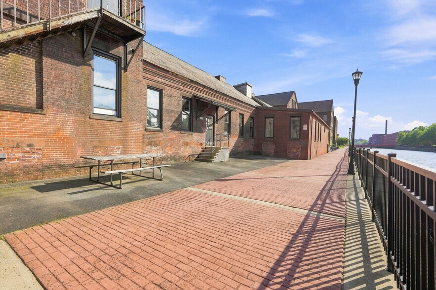 More Photos Of 420 Dwight St, Holyoke Manufacturing For Lease