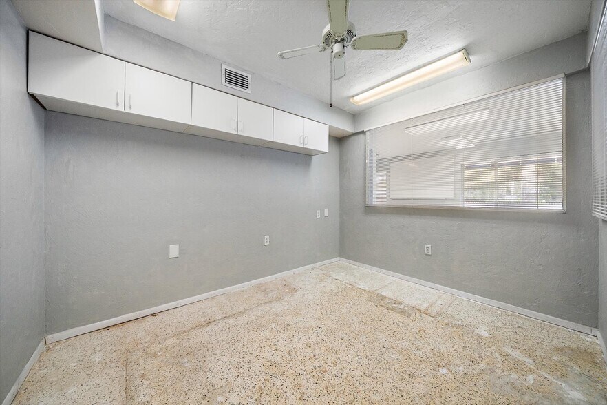 More Photos Of 4242 McIntosh Ln, Sarasota Storefront Retail Office For Sale