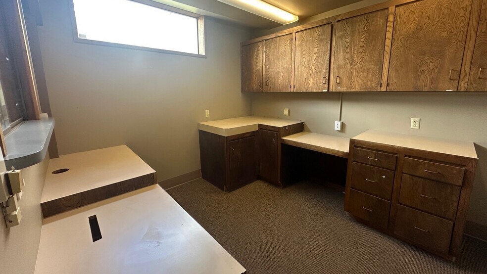 More Photos Of 1106 Douglas St, Longview Medical For Lease