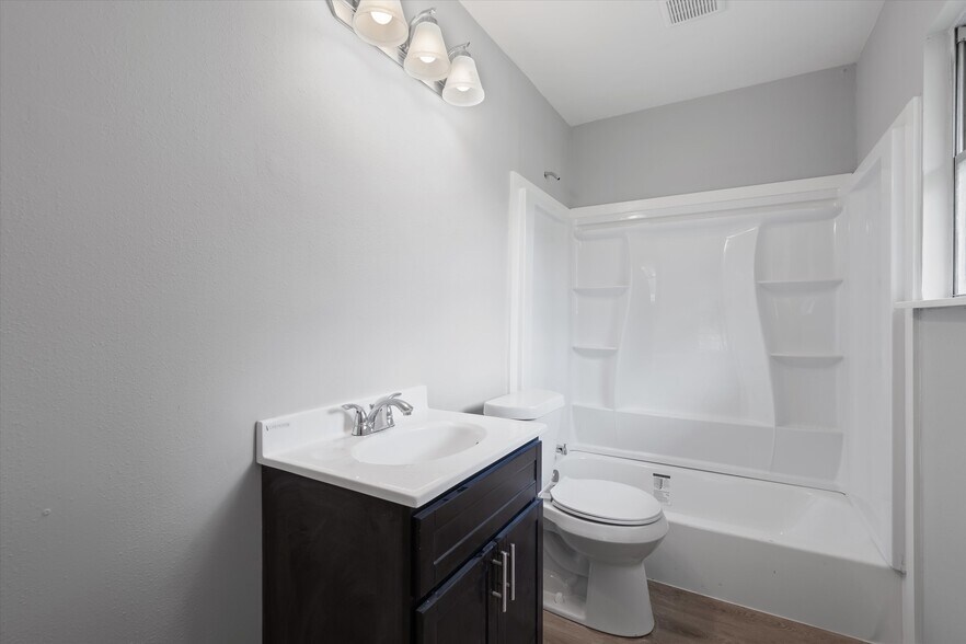 More Photos Of 10205 Old Manchaca Rd, Austin Flex For Lease