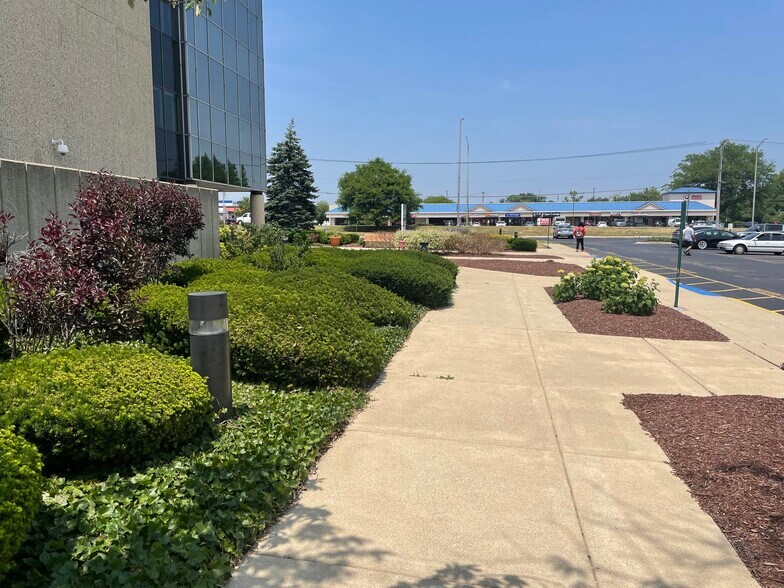 More Photos Of 4749 Lincoln Mall Dr, Matteson Office For Lease