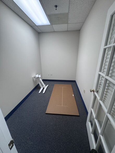 More Photos Of 20 Pidgeon Hill Dr, Sterling Medical For Sale