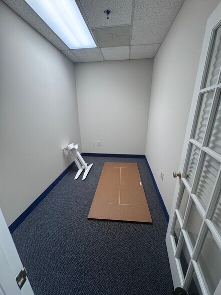 More Photos Of 20 Pidgeon Hill Dr, Sterling Medical For Lease