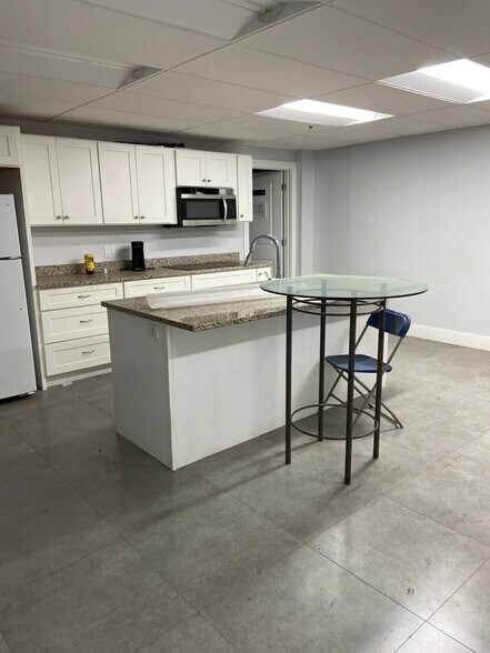 More Photos Of 1816 57th St, Sarasota Warehouse For Sale