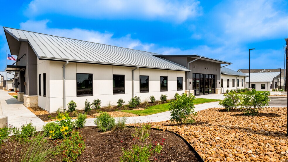More Photos Of 211 Crossing Ave, San Antonio Office For Sale