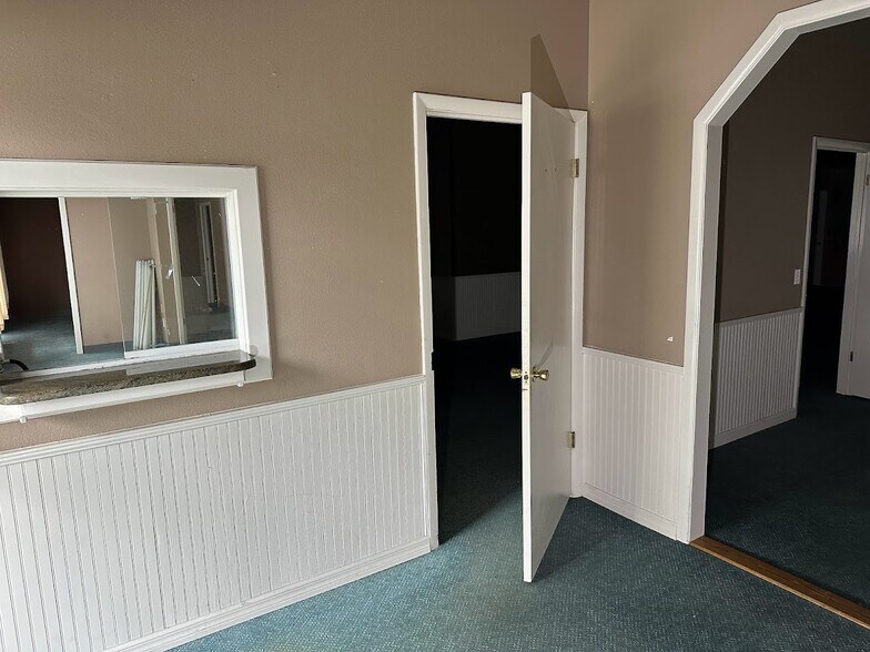 More Photos Of 821 NE 36th Terrace, Ocala Department Store For Lease