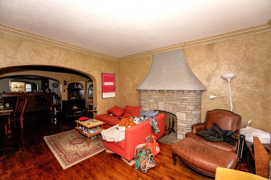 More Photos Of 2670-2678 N Holton St, Milwaukee Storefront Retail Residential For Sale