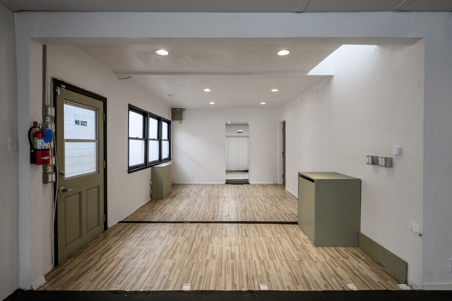 More Photos Of 537-539 N La Cienega Blvd, Los Angeles General Retail For Lease