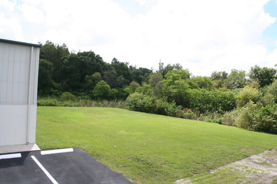 More Photos Of 4126 Louis Ave, Holiday Warehouse For Sale