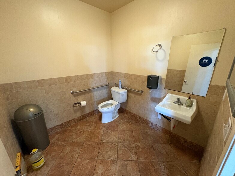 More Photos Of 178 Suburban Rd, San Luis Obispo Warehouse For Lease