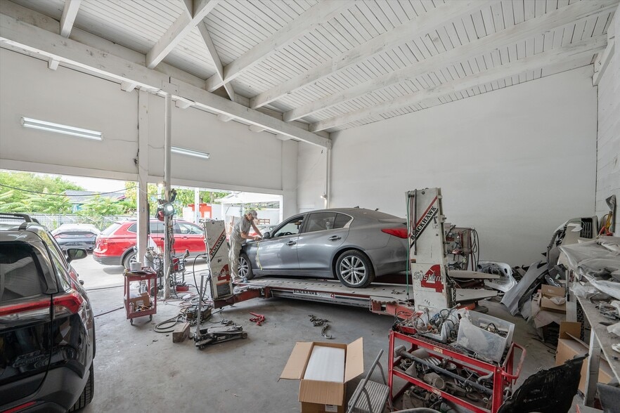 More Photos Of 8705 SE Foster Rd, Portland Manufacturing For Sale