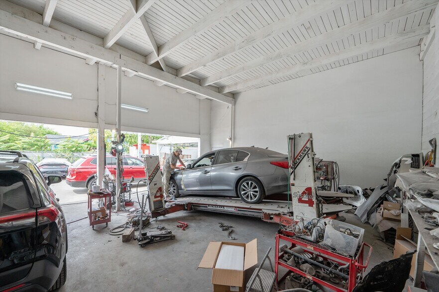 More Photos Of 8705 SE Foster Rd, Portland Service For Lease