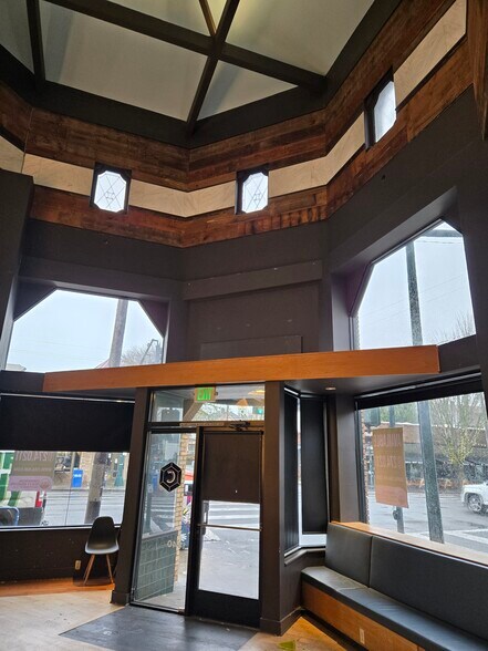 More Photos Of 1440 NE Broadway St, Portland Storefront For Lease