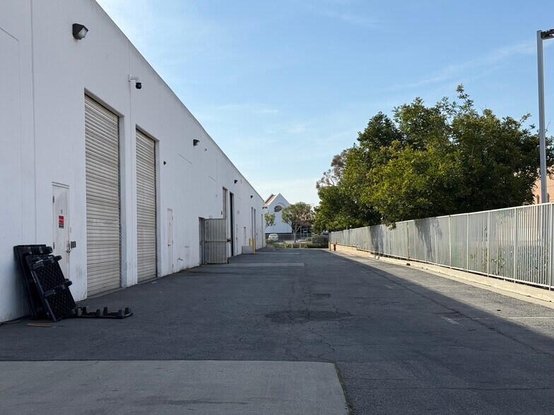 More Photos Of 4007 Paramount Blvd, Lakewood Research And Development For Lease