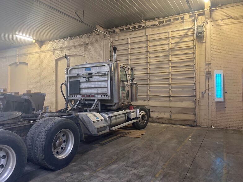 More Photos Of 212 Tank Rd, Berwick Warehouse For Lease