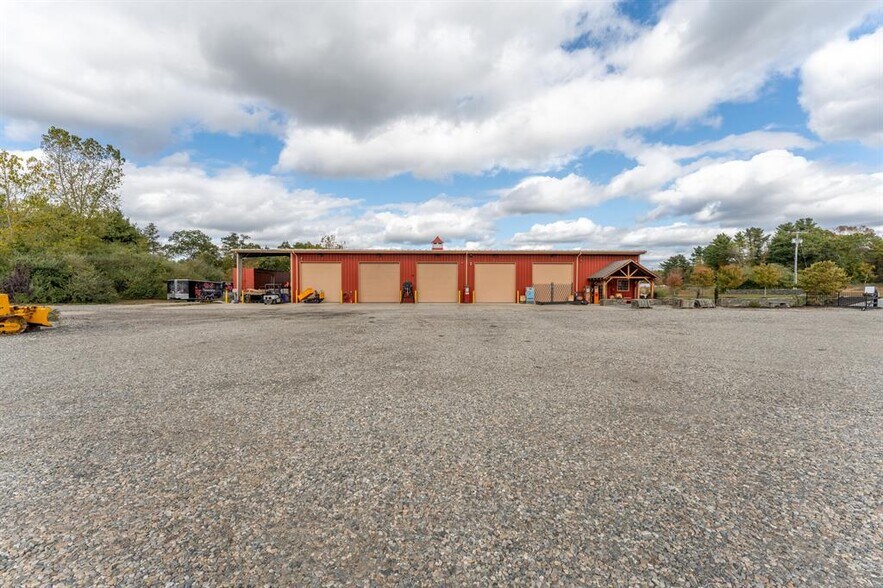 Primary Photo Of 4 Nora Ln, Pomfret Warehouse For Sale