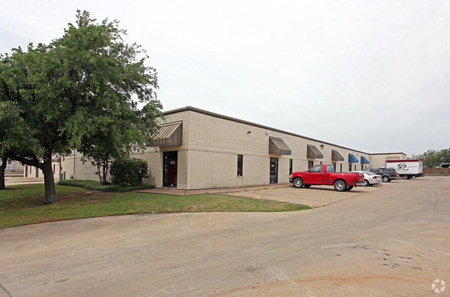 More Photos Of 8160 Moberly Ln, Dallas Light Manufacturing For Lease